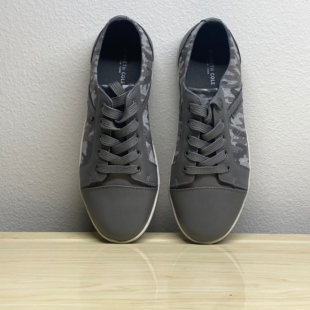 Kenneth Cole New York Boy Size 4 Sneakers